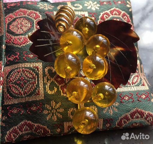 Брошь винтаж « Гроздь винограда» с черепаховой кос