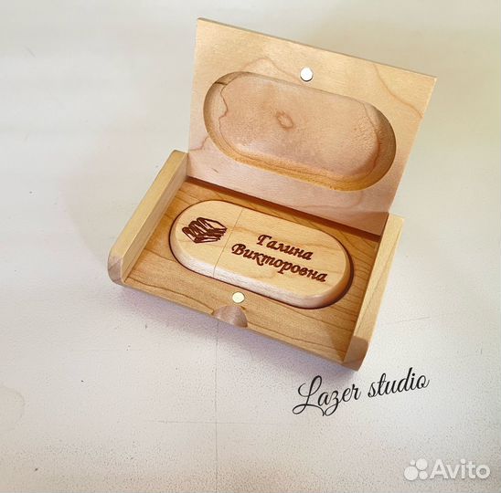 Именные флешки с гравировкой на выпускной