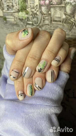 Модель на маникюр