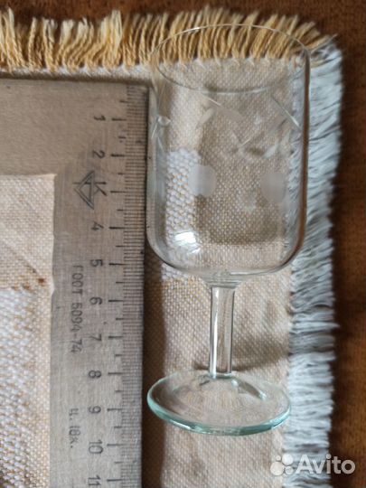 Бокалы, рюмки, стопки