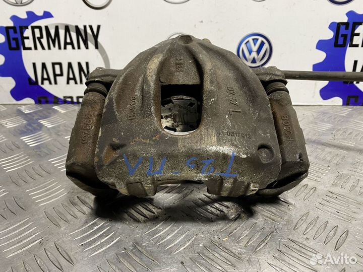 Передний левый суппорт Tayota Avensis T25