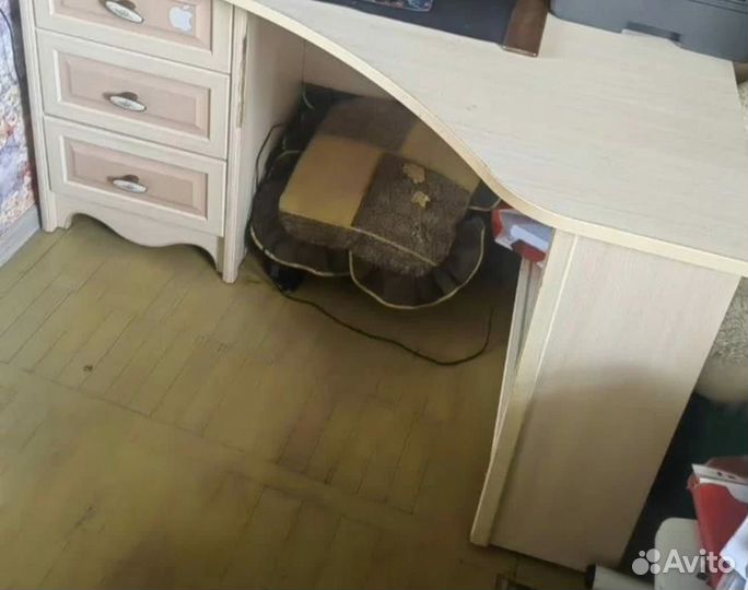 Угловой письменный стол с ящиками