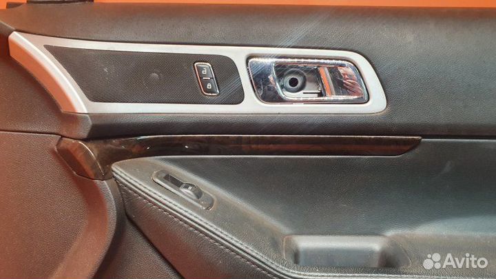 Обшивка двери передняя правая Ford Explorer U502