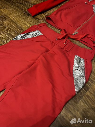 Спортивный костюм женский