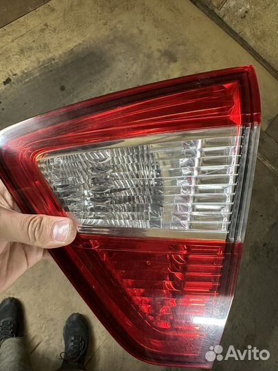 Задний правый внутренний фонарь ниссан террано 3