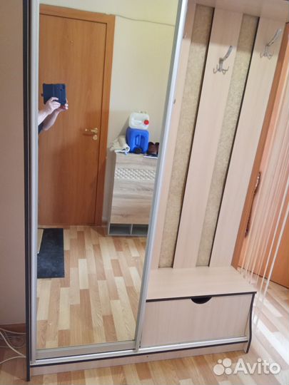 Прихожку с зеркалом