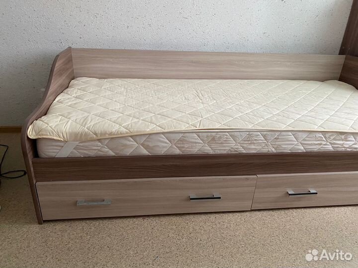 Комплект кровать и комод