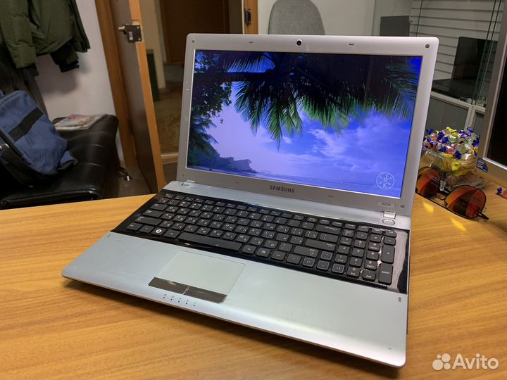 Samsung Core i3 6gb SSD