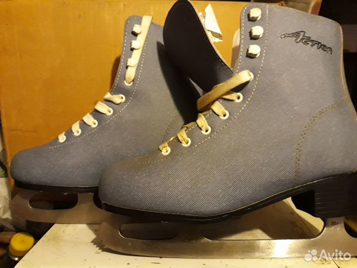 Коньки женские фигурные action