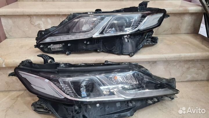 Toyota camry v 70 фара левая-правая оригинал