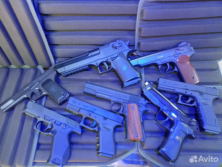 Страйкбольный пистолет (автомат)