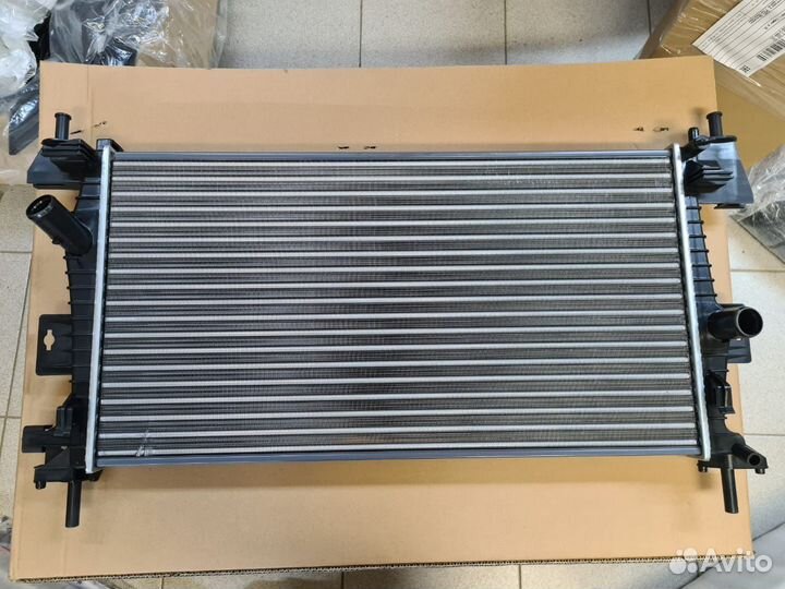 Радиатор охлаждения Ford Focus 3