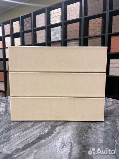 Лицевой керамический кирпич белый гладкий Строма М150