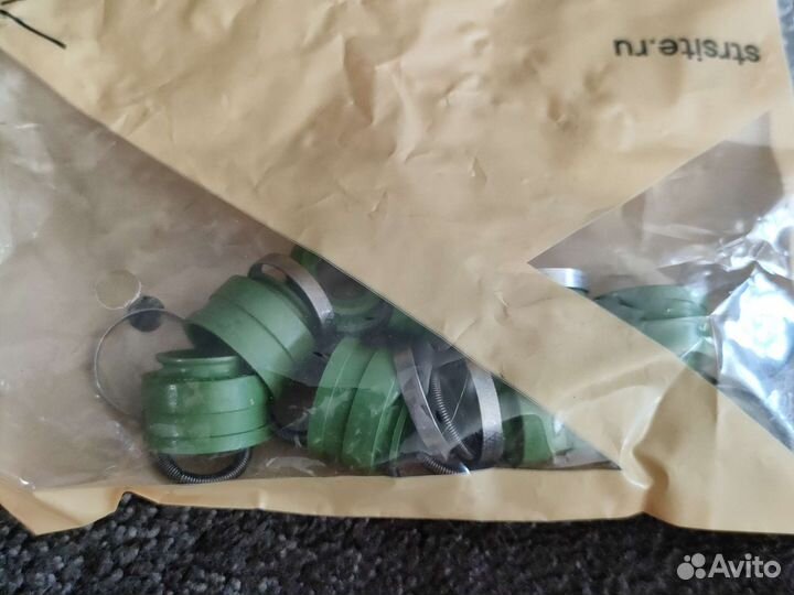 Комплект сальников клапанов в сборе