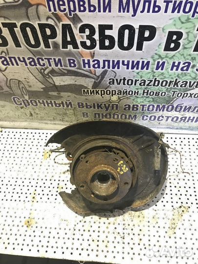 Кулак задний правый BMW 7 серия