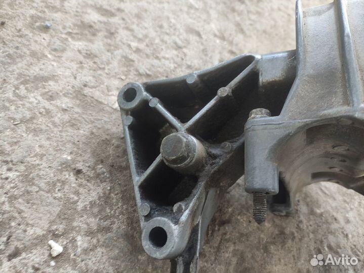 Кронштейн МКПП Opel Vectra B