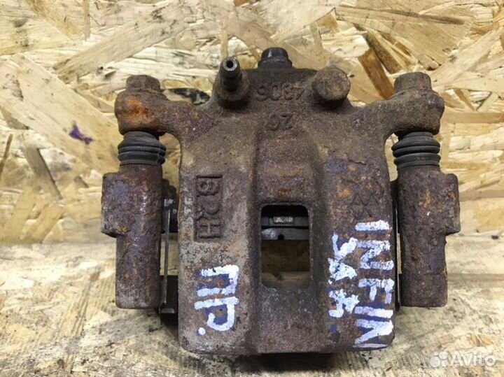 Суппорт задний правый Infiniti G35 V36 3.5 2007