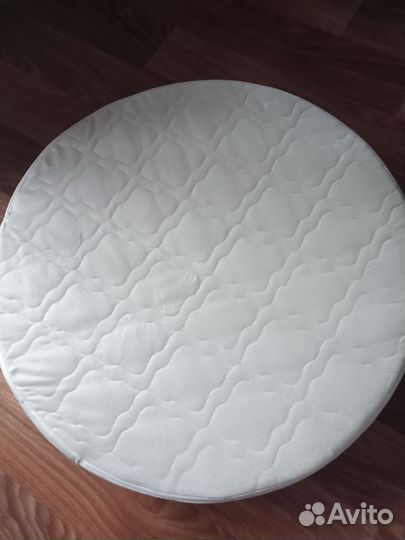 Продам матрас круглый, 2 наволочки,и наматрасник