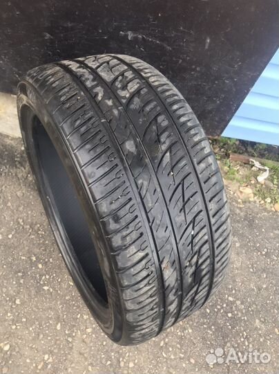 Delinte DS8 Desert Storm II 255/40 R19 100Y