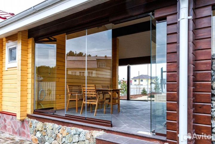 Безрамное раздвижное остекление