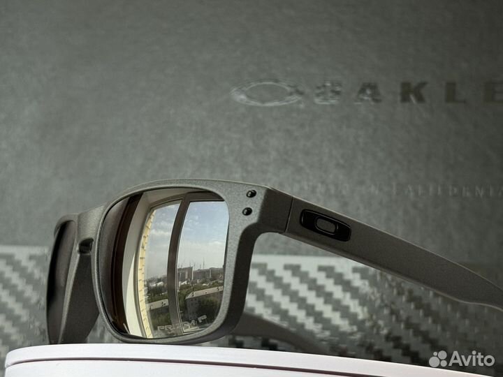 Солнцезащитные очки Oakley Holbrook Daily Polar