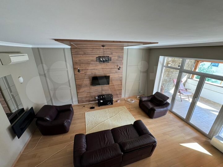 Дом 280 м² на участке 4,7 сот.