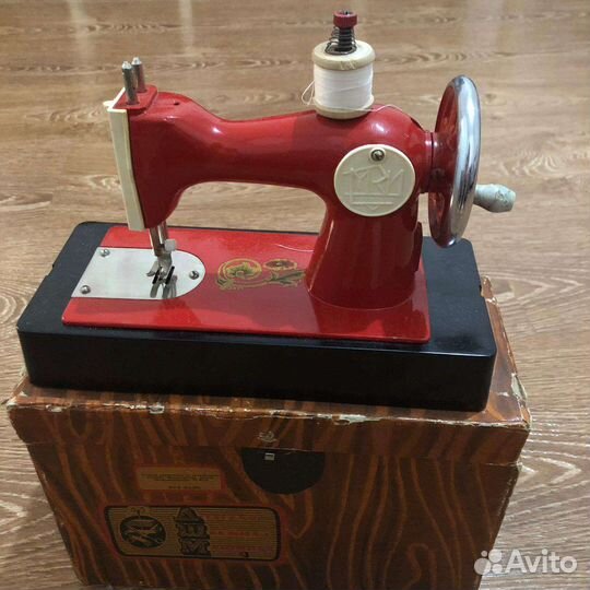 Детская швейная машинка СССР