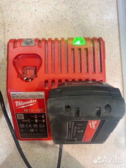 Зарядное устройство milwaukee m12/m18