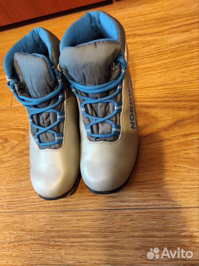 Ботинки лыжные 35р-р, по стельке 22.5см