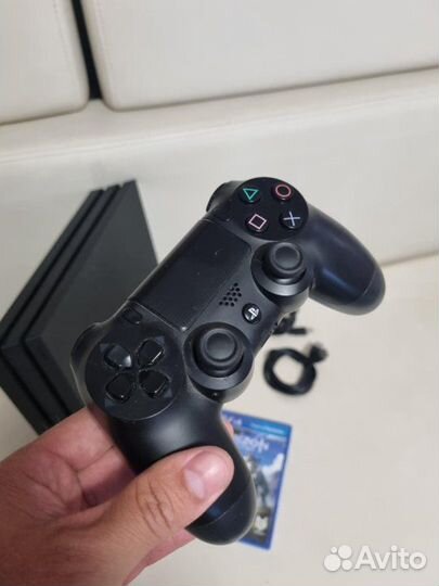 Sony PS4 Pro 1Tb + диск