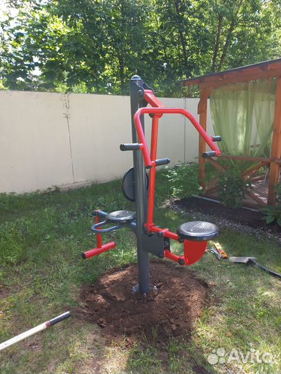 Уличный тренажер