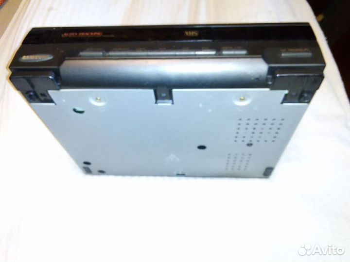Видеомагнитофон Panasonic, плеер Samsung на детали