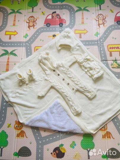 Костюм на выписку вязанный