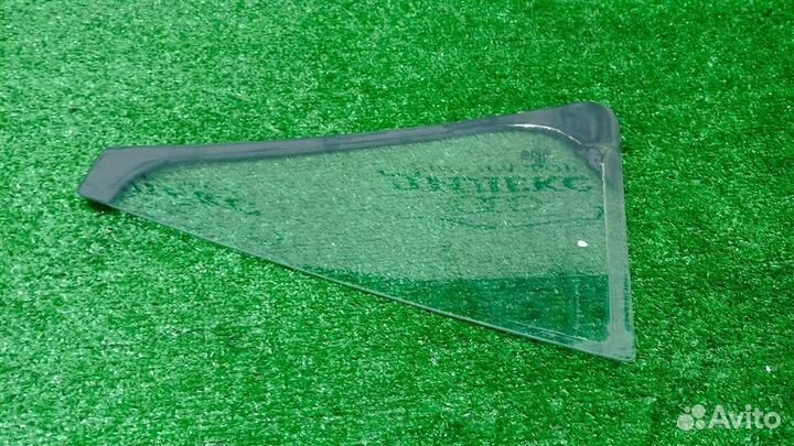 Стекло двери задней правой (форточка) VW Golf V V