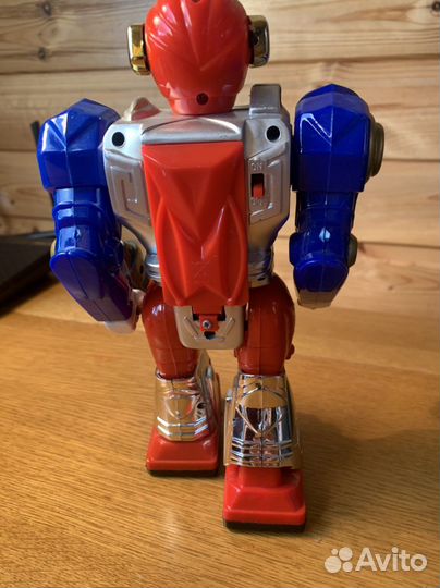Робот на батарейках