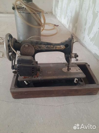 Швейная машина Singer