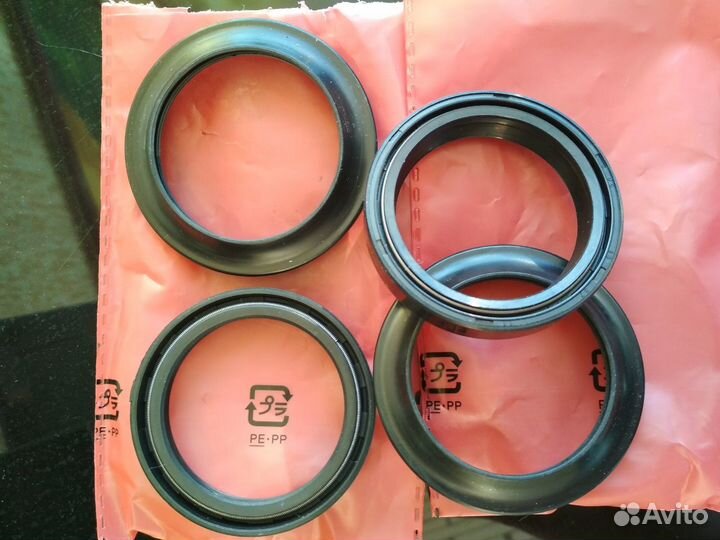 Комплект сальники, пыльники вилки мотоцикла