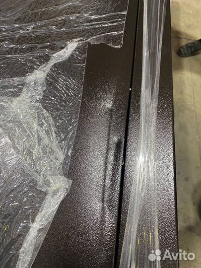 Входные двери металлические с дефектом