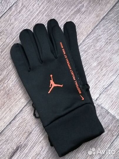 Перчатки Nike