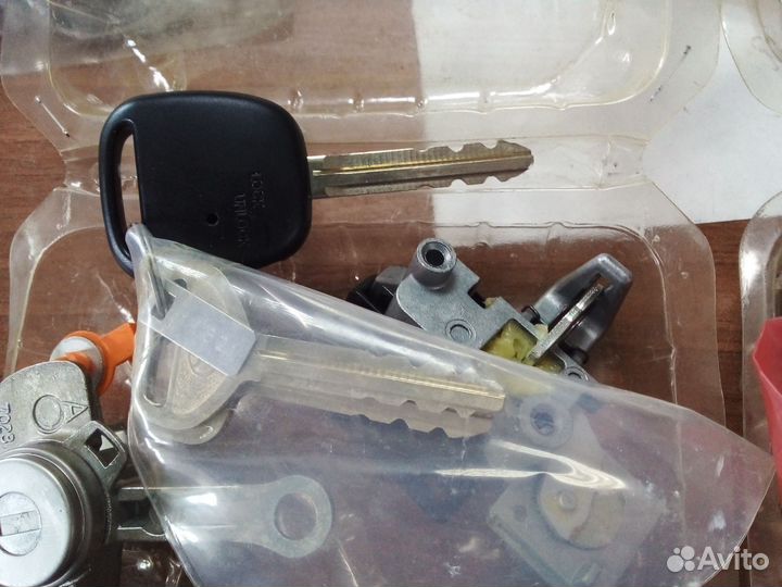 Комплект замков оригинал Toyota Rav4 2