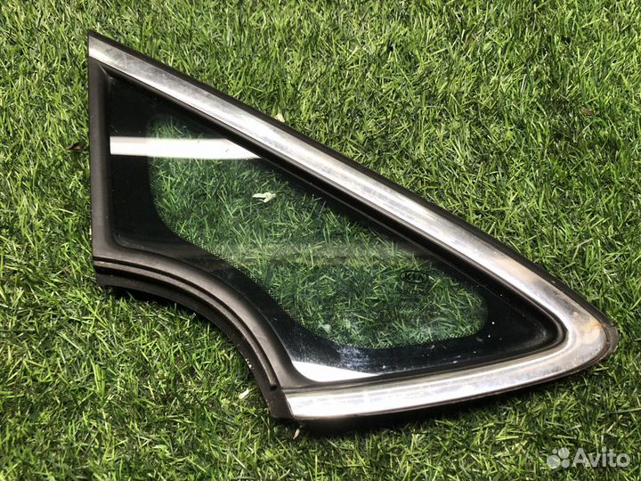 Форточка передней правой двери Kia Ceed