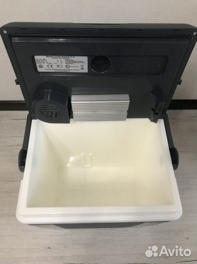 Автомобильный холодильник Ezetil E 27 N