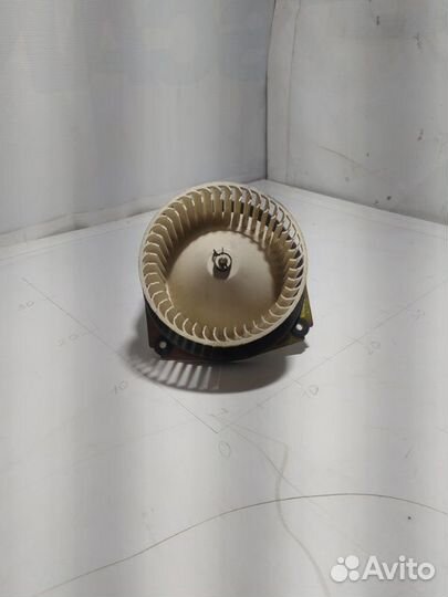 Мотор печки крыльчаткой 24V Nissan Atlas H40 86