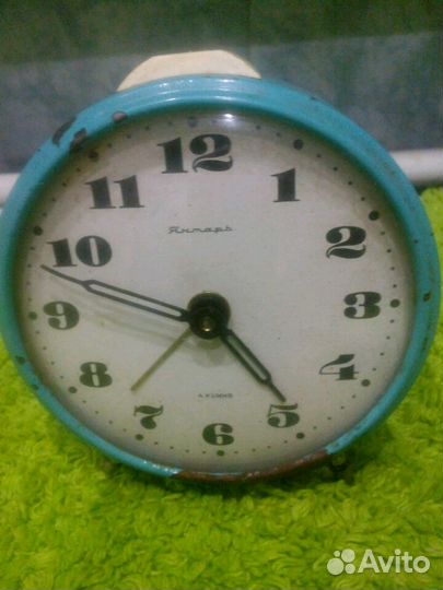 Будильник янтарь времен СССР