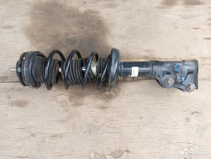 Стойка амортизатора передняя левая Honda Civic 8