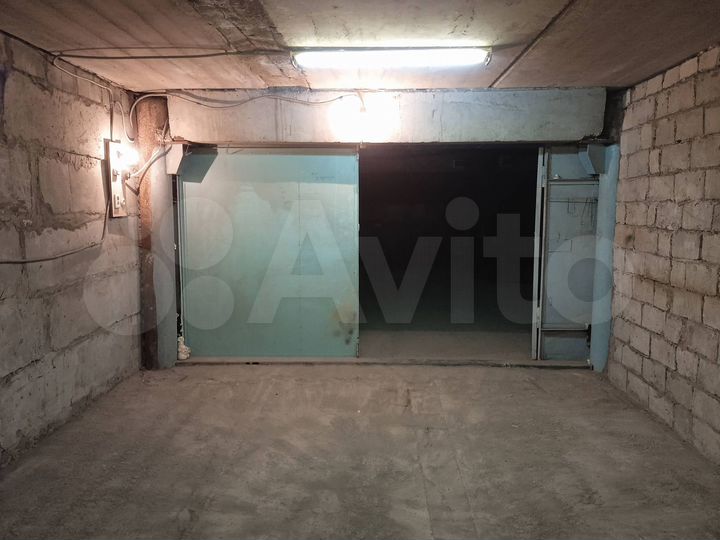 Гараж, > 30 м²