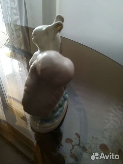 Статуэтка, белочка. Высота 12,5см