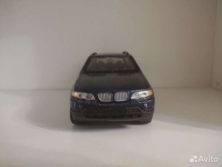 Bmw x5 e53 1/24 burago