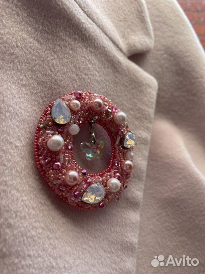 Брошь ручной работы из бисера