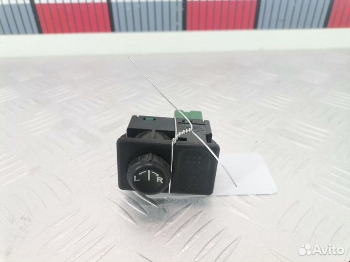 Кнопка (выключатель) Nissan Primera P11 рест. 2002